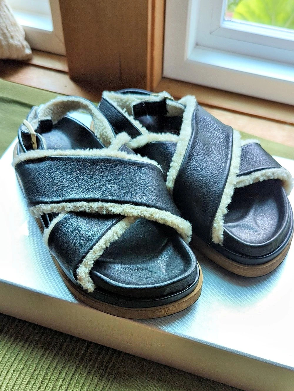 Alohas Marshmallow Black Shearling Platform Sandals